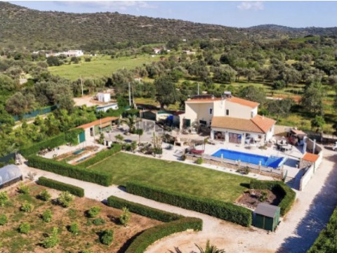 Vende se-moradia-paderne-hometown properties
