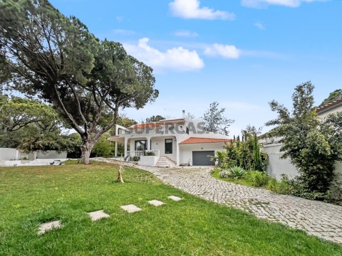Aluga se - moradia v6 - arrendamento anual - vale do lobo - hometown properties