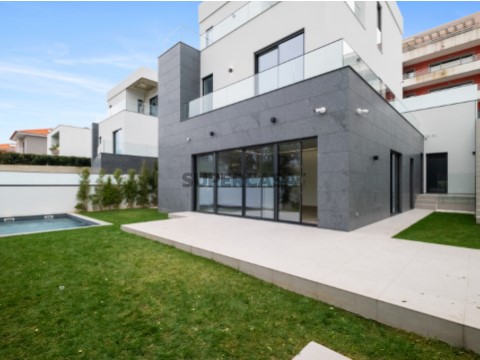 Casa Triplex T4+1 Triplex na Rua Embaixador Marcello Mathias, Cascais e Estoril