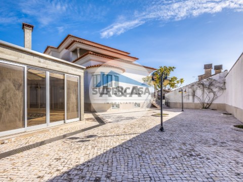 Moradia T5 em Maceira, Leiria
