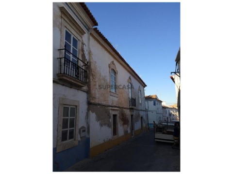 Apartamento T1+2 na Rua 13 de Janeiro, Borba (São Bartolomeu)