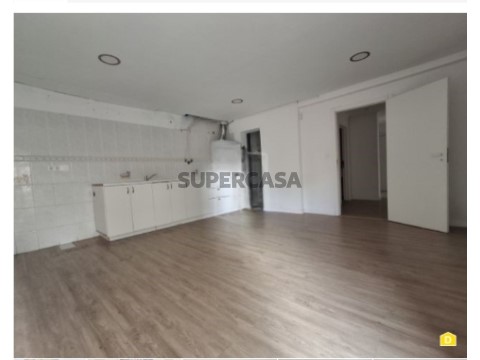 Apartamento T3 na Rua Álvaro de Campos, Odivelas