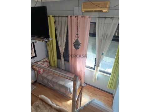Apartamento T5 na Rua da Quinta das Lavadeiras, Santa Clara