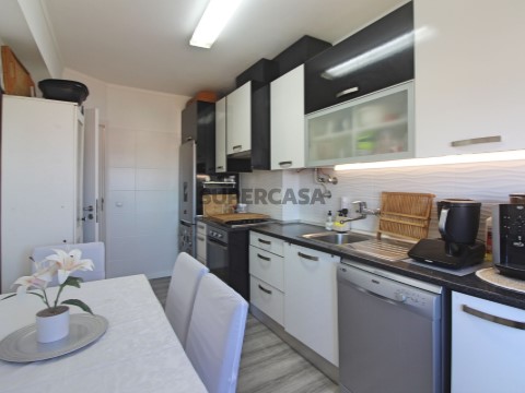 Apartamento T3 na Rua Fernando Ponte e Sousa, Nossa Senhora do Pópulo, Coto e São Gregório