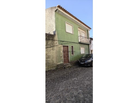 Moradia T3 na Rua da Canada, Alcains