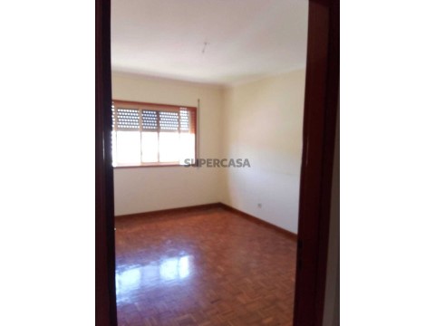 Apartamento T1 na Rua Baiza, Vilar de Andorinho