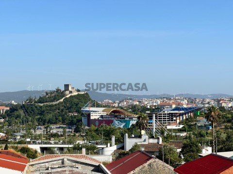 Apartamento T3 na Rua Estrada da Figueira da Foz, Marrazes e Barosa