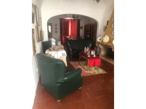 Moradia T3 na Rua Dona Maria Elisa da Silva Queimado, Redondo