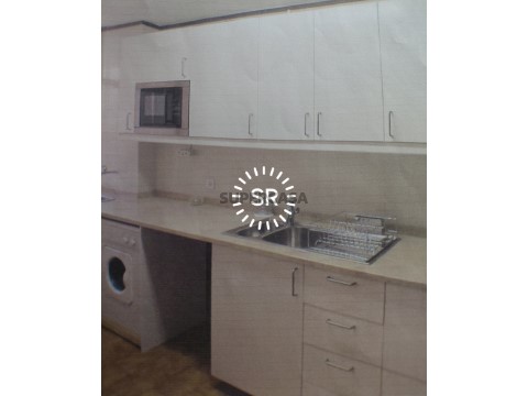 Apartamento T3 na Rua Frederico de Brito, Santa Clara
