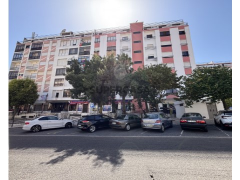 Apartamento T3 na Avenida de Lisboa, Casal de Cambra