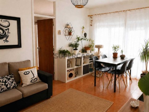 Apartamento T1 na Rua Isabel Mira, Massamá e Monte Abraão