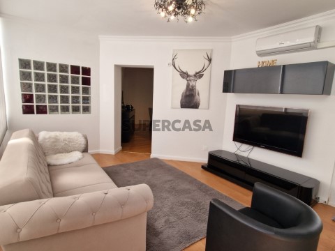 Apartamento T3 na Rua Sertório do Monte Pereira, Carnaxide e Queijas