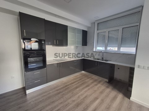 Apartamento T2 na Rua Doutor Jaime Lopes Dias, Castelo Branco