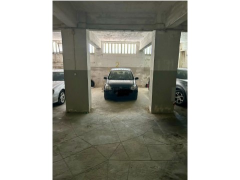 Garagem na Avenida da Dinamarca, Estoril, Cascais e Estoril