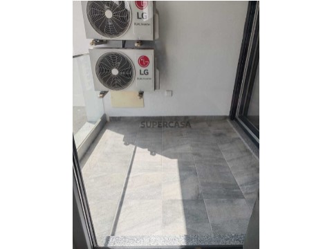 Apartamento T1 em Moinhos de santa maria, Rua Dr. Francisco Sá Carneiro, Salvador e Santa Maria da Feira