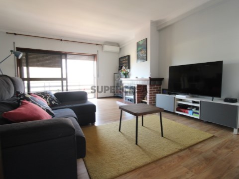 Apartamento T3 na Avenida Francisco Sá Carneiro, Santa Maria da Feira, Travanca, Sanfins e Espargo