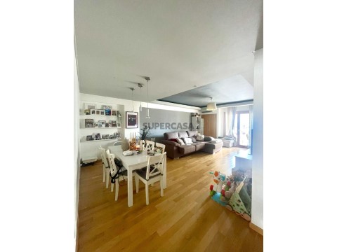 Apartamento T2 na Rua Frederico de Brito, Santa Clara