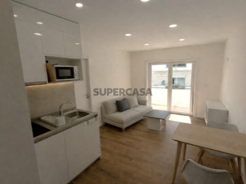 Apartamento T1 na Avenida General Humberto Delgado, Leiria, Pousos, Barreira e Cortes