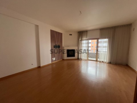 Apartamento T2 em Urbanização Colinas do Cruzeiro , Rua João Maria Porto, Odivelas