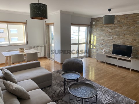 Apartamento T2 em Nova Carnaxide, Avenida Edmundo Lima Bastos, Carnaxide e Queijas