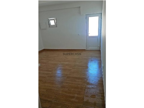 Apartamento T1 em Camarate, Unhos e Apelação, Loures