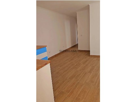 Moradia T2 em Camarate, Unhos e Apelação, Loures