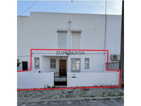 小楼房和别墅 2 卧室 在 Beco José Estevão, Malagueira e Horta das Figueiras