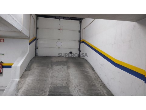 Garagem em Massamá e Monte Abraão, Sintra