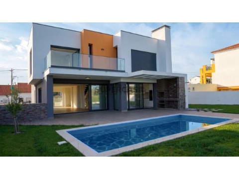 Moradia T4 em São Pedro da Cadeira, Torres Vedras