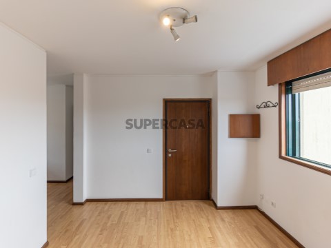 Apartamento T2 na Rua Vitorino Nemésio, Cedofeita, Santo Ildefonso, Sé, Miragaia, São Nicolau e Vitória