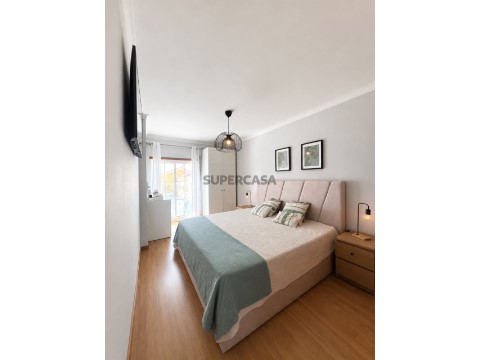 Apartamento T3 na Praceta José Cardoso Pires, Santo Antão e São Julião do Tojal