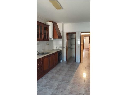 Apartamento T3 na Rua Dona Branca Saraiva de Carvalho, Amora