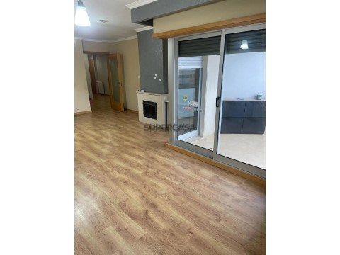 Apartamento T2 em Vila Nova da Telha, Maia