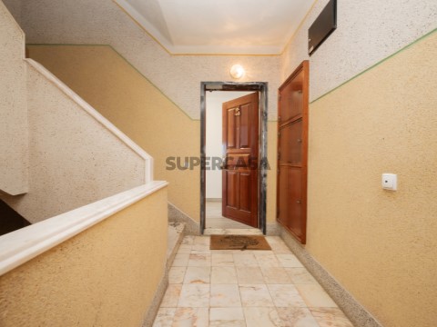 Apartamento T3 em Urbanização da Ouressa, Rua José Brandão Almeida, Bairro Ouressa, Algueirão-Mem Martins