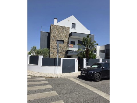 Moradia T5 em São Domingos de Rana, Cascais
