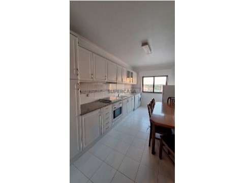 Apartamento T2 na Rua Castelo Melhor, Carregado e Cadafais