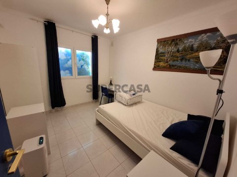Apartamento T6 em Travessa da Água Quente, Nossa Senhora do Pópulo, Coto e São Gregório