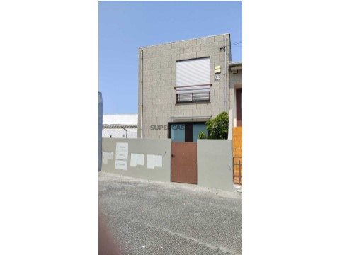 公寓  2 卧室 在 Rua Particular de Avilhó, Custóias