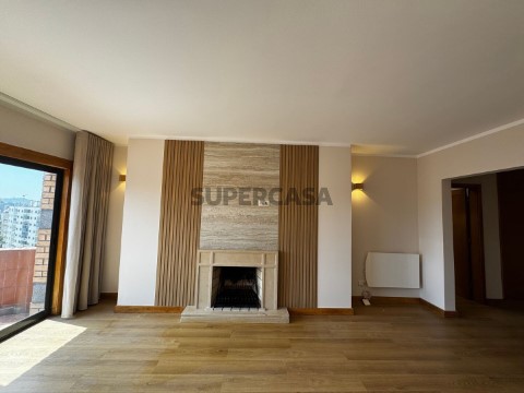 Penthouse T3 em Rio Tinto, Gondomar