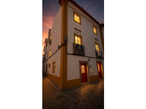 Moradia T7 na Rua da Mouraria, Évora (São Mamede, Sé, São Pedro e Santo Antão)