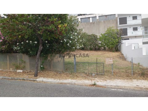 Terreno Urbano na Rua Cidade de Viseu, Pontinha e Famões
