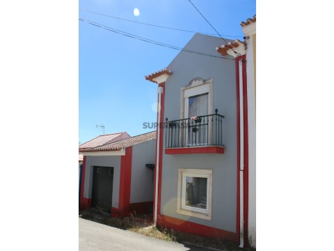 Moradia T3 na Rua da Escola Velha, Carvoeira, Carvoeira e Carmões