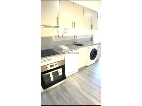 Apartamento T2 na Rua Heróis do Ultramar, Odivelas