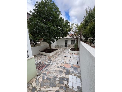 Apartamento T1 em Mina de Água, Amadora
