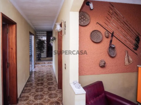 Moradia T7 na Rua do Barbito, Bustos, Troviscal e Mamarrosa