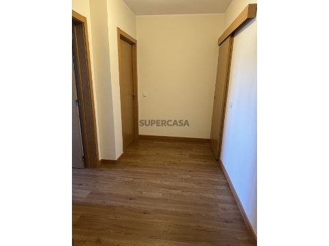 Apartamento T2 na Rua do Padre Manuel da Silva, Moreira