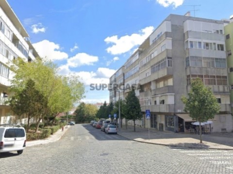 Apartamento T2 na Rua José Osório Oliveira, Ajuda