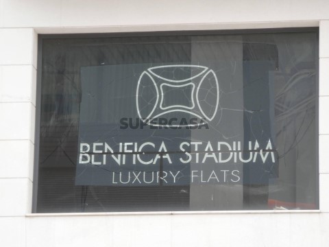Garagem na Rua Natércia Freire, São Domingos de Benfica