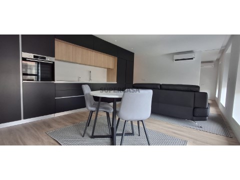 Apartamento T1 na Rua Pinto Mourão, Mafamude