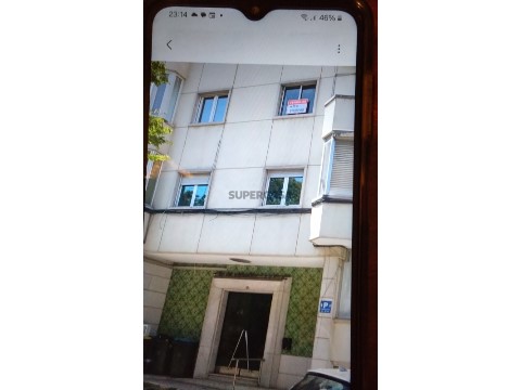 Apartamento T5 na Avenida Almirante Gago Coutinho, Alvalade
